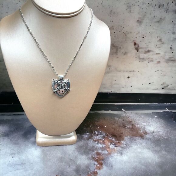 Unisex l Heart-in-Chains l Silver Necklace l New - Picture 7 of 7